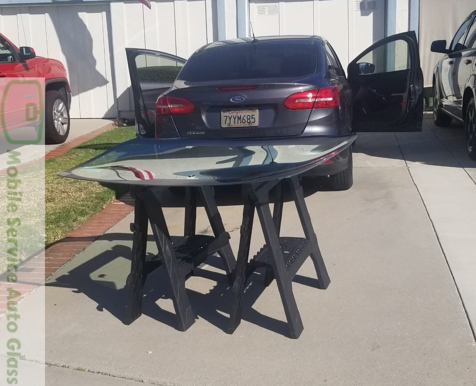 Mobile Service Auto Glass windshield replacement